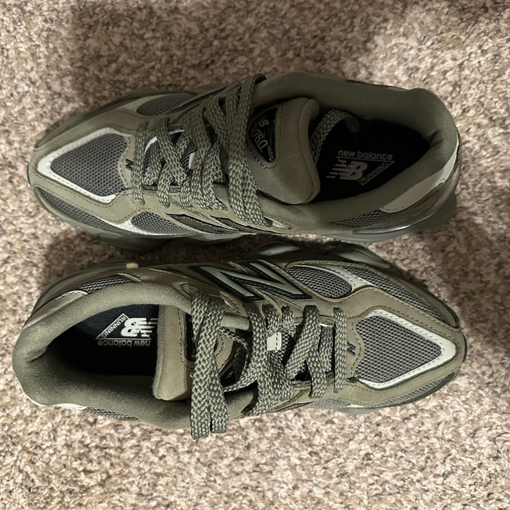 New Balance Women's Sneakers 9060